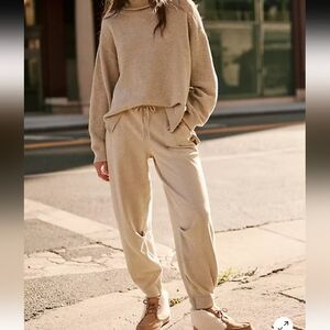 Free People Set Beige Relaxed Joggers And Hailee Turtleneck. Size Small